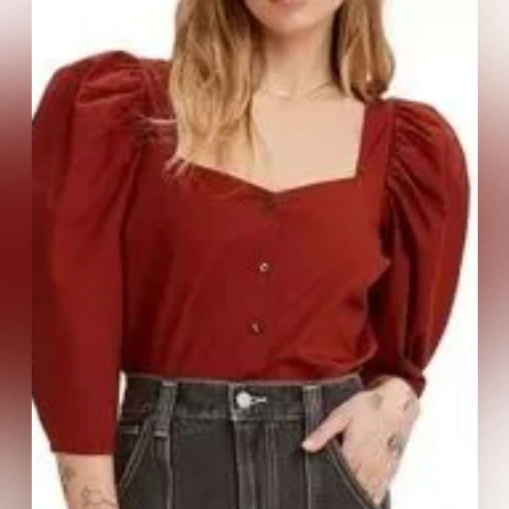 Levi's Women's Puff Sleeve Blouse. Size 2XL (18-20). Like New Condition.